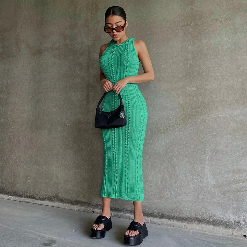 Stilren virkad festklänning, bodycon-modell med figurnära passform för kvinnor.