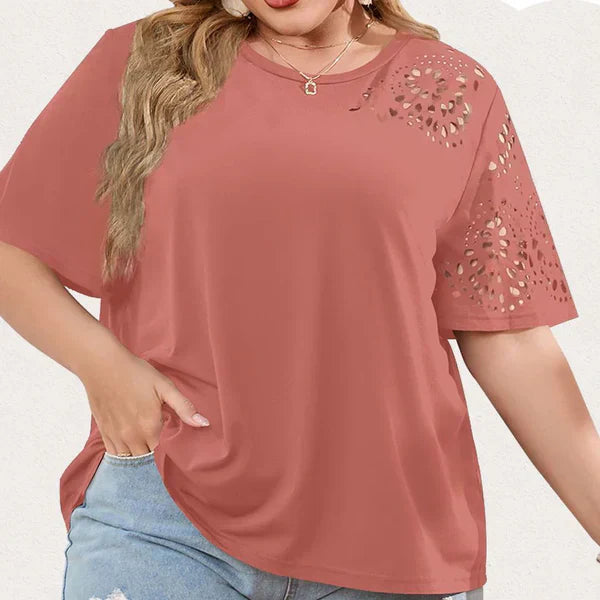 Rosa chiffong t-shirt för dam. Bekväm, mångsidig och kortärmad damtopp för en feminin sommarstil.