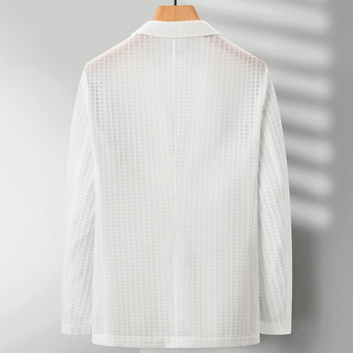 Svart våfflad damkavaj, perfekt som stilren kontorskavaj eller elegant festkavaj.