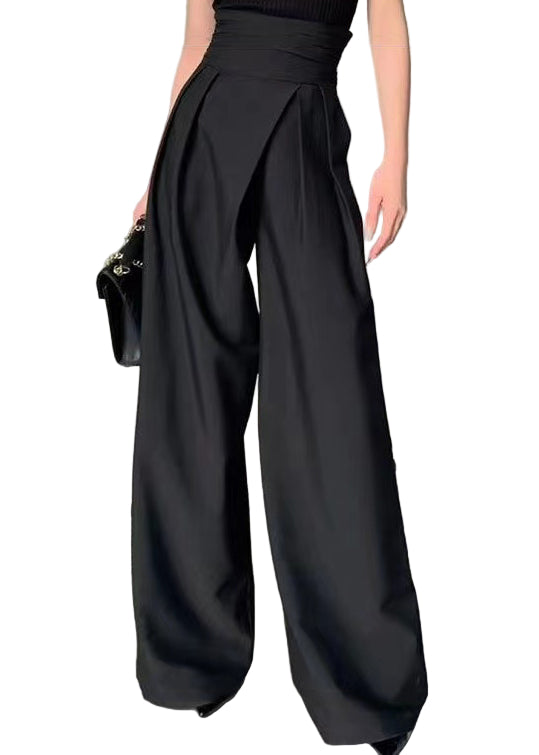 Elegant vit vidbenta dambyxor med hög midja, perfekt för chic vår- och sommarmode.