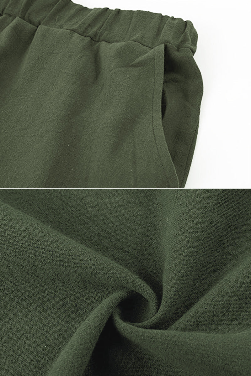 Enkel men elegant linneinspirerad sommarsettopp med V-ringning, visar dess rena design.