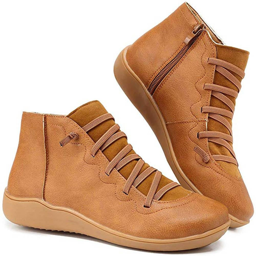 Närbild av eleganta ankelstövlar för dam, med fokus på stil och design. Perfekta modeboots för höst/vinter.