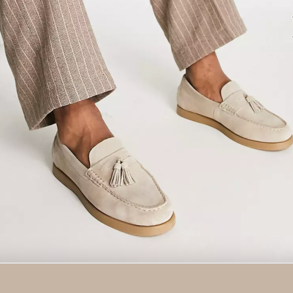 Eleganta beige herrloafers för stil och komfort med andningsaktiv design.