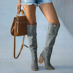 Grå