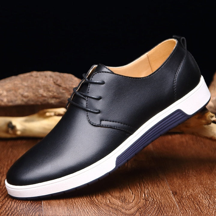 Marinblå herr Oxford casual skor, stilrena och bekväma för både formella tillfällen och herrmode.