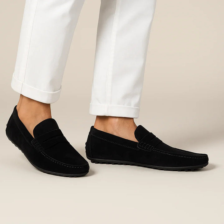 Stilrena herrloafers i klassisk italiensk design. Eleganta, tidlösa och bekväma för vår- och sommarbruk.