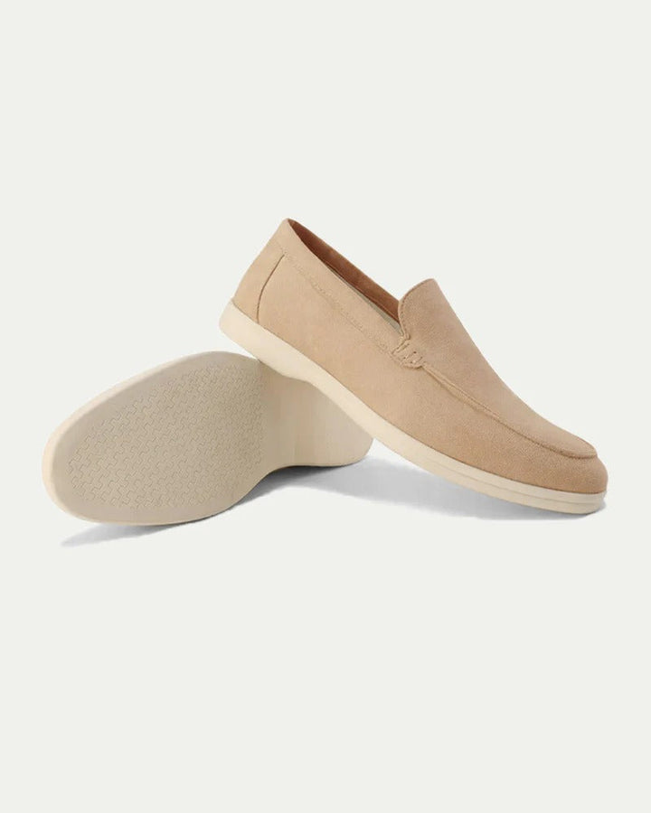 Bekväma svarta herrloafers, designade för enkel påtagning och komfort hela dagen. Perfekta vardagsskor.