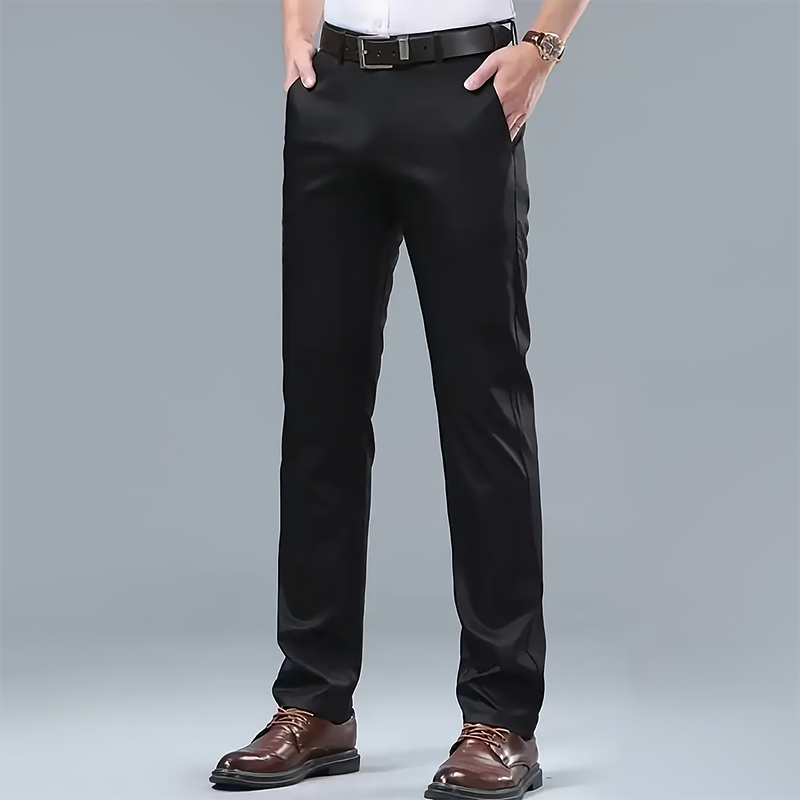 Stilrena dambyxor med raka ben, elegant design för en sofistikerad look på jobbet eller ledigt.