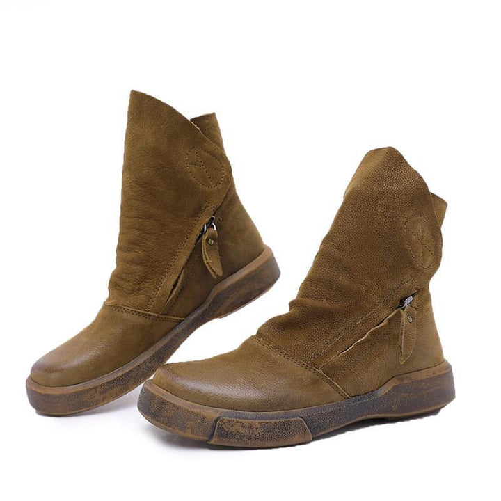 Trendiga vardagsboots för kvinnor med dragkedja. Eleganta och bekväma damstövlar för höst- & vintersäsongen.