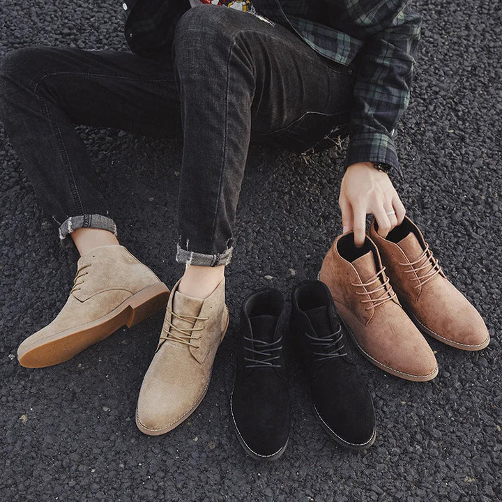Stilrena herrboots i PU-läder med klassisk design, handgjorda för överlägsen elegans och hållbarhet.