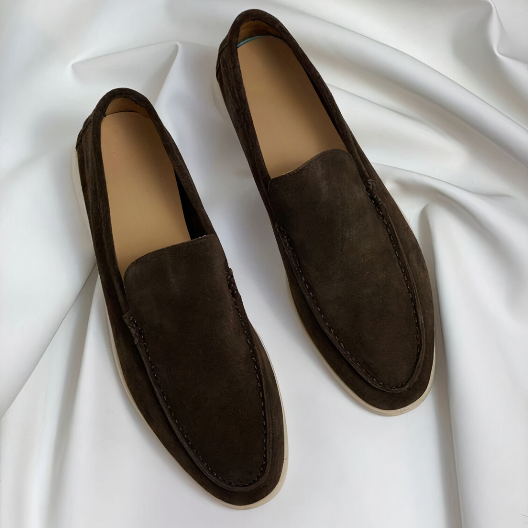 Stilrena herr loafers med tidlös elegans. Vintage-inspirerade skor för män, idealiska för fest och vardag.