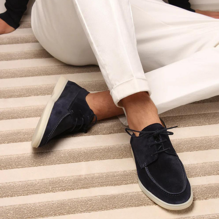 Svarta herr loafers, stilrena slip-on skor. Komfortabla fritidsskor som passar både casual och eleganta tillfällen.
