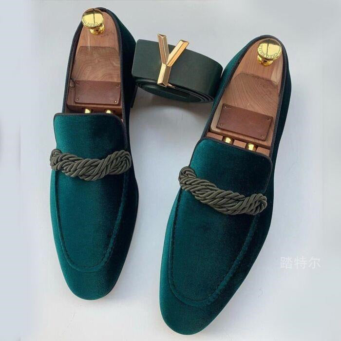 Bekväma slip-on loafers för män, idealiska för både vardag och speciella tillfällen. Lätta att ta på och av.