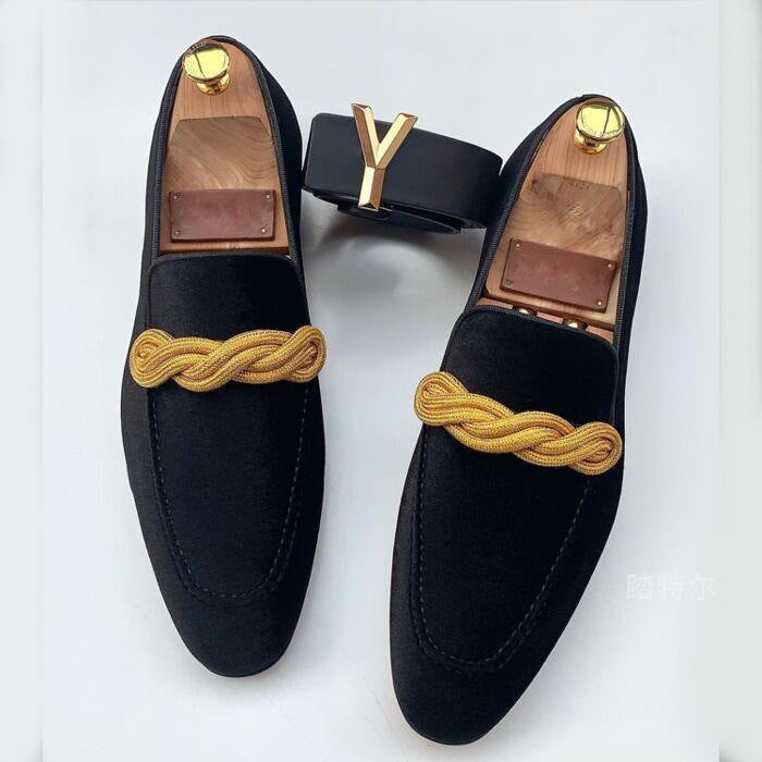Exklusiva bruna herrloafers i elegant design. Perfekta festskor eller stiliga vardagsskor för mannen.