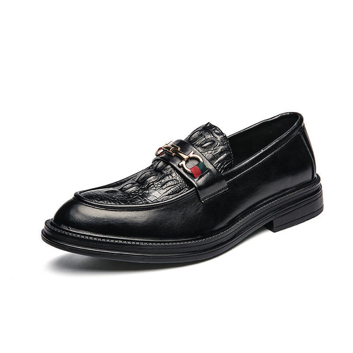 Modeinriktade slip-on loafers för män i brunt eller svart. Eleganta och bekväma skor för en modern look.