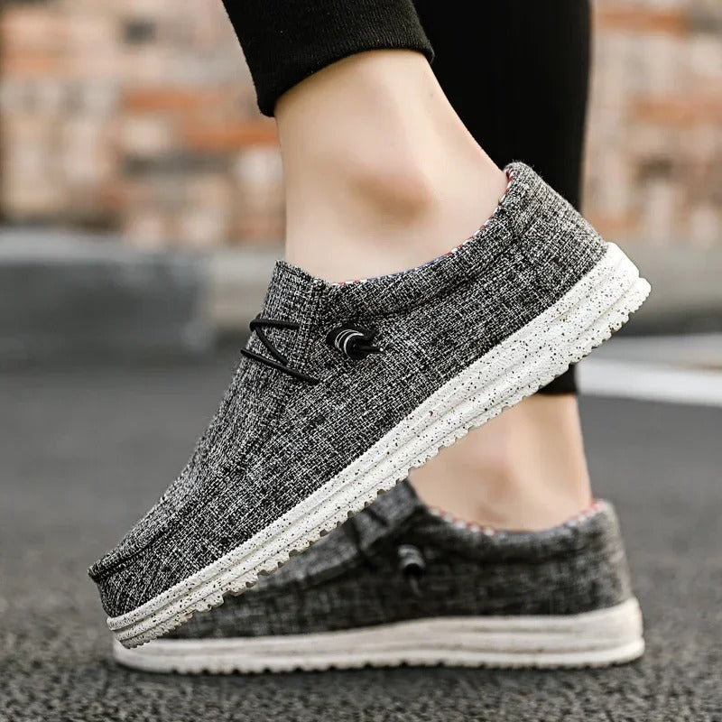 Mäns stilrena loafers med snörning i elegant design. Komfortabla och bekväma herrskor för vardag.