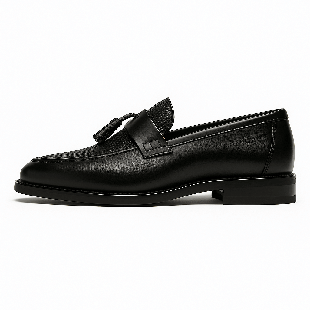 Modeinriktade herrskor, loafers med tofsdetaljer. Idealisk för elegant stil, businessmöten eller sommarfester.