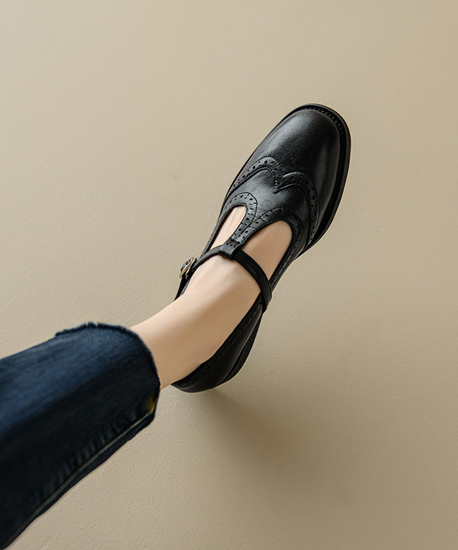 Svarta kvinnors loafers med elegant splicing design. Stilfulla och platta skor, idealiska för mode och komfort.