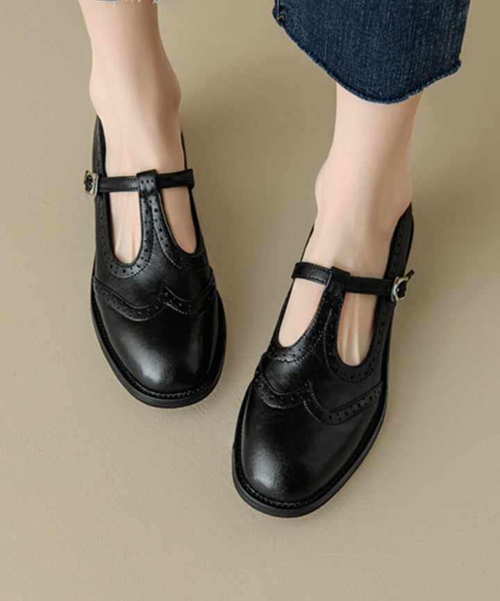 Snygga kvinnors loafers för stilmedvetna kvinnor. Eleganta platta skor med modern splicing design och komfort.