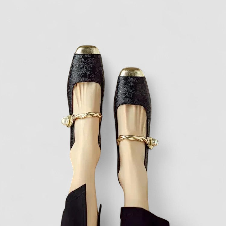 Stilfulla lågklackade damskor för arbete och fritid, ger en elegant touch till varje outfit.