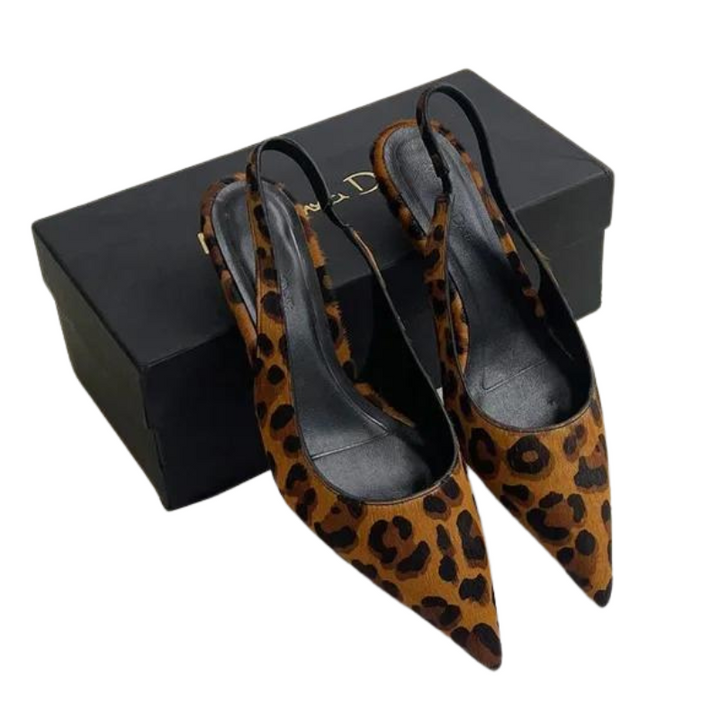 Eleganta leopardmönstrade spetsiga klackar för kvinnor med bekväm passform och trendig design. Perfekt för fest.