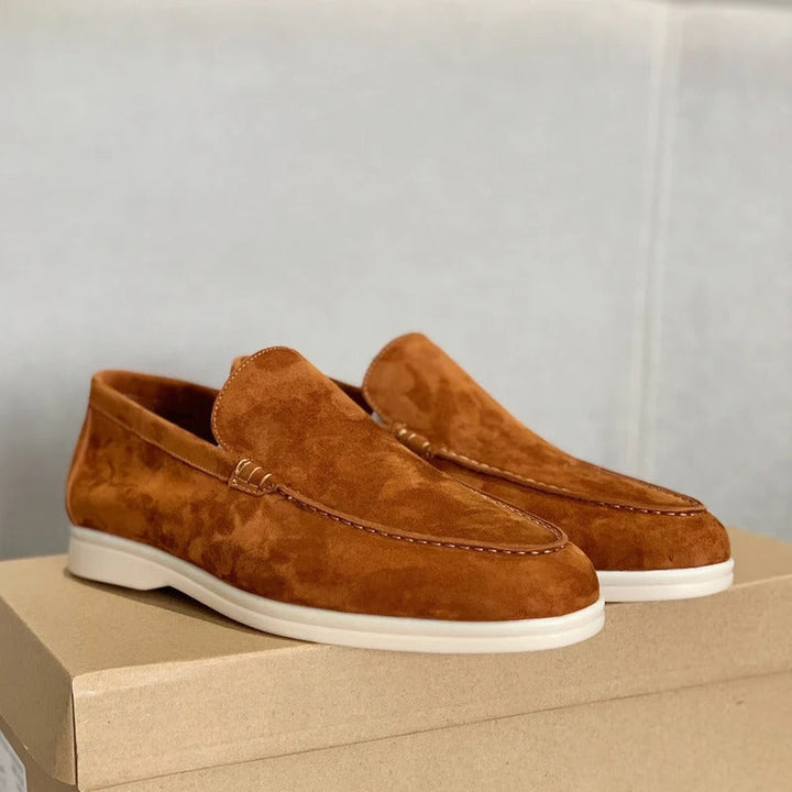 Stilrena loafers för män, perfekta som formella skor eller för en elegant vardagsstil.