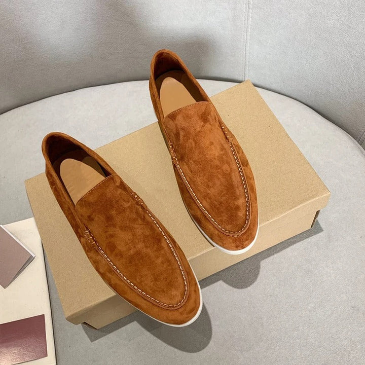 Enfärgade herrskor, stilrena loafers för en modern och bekväm look.