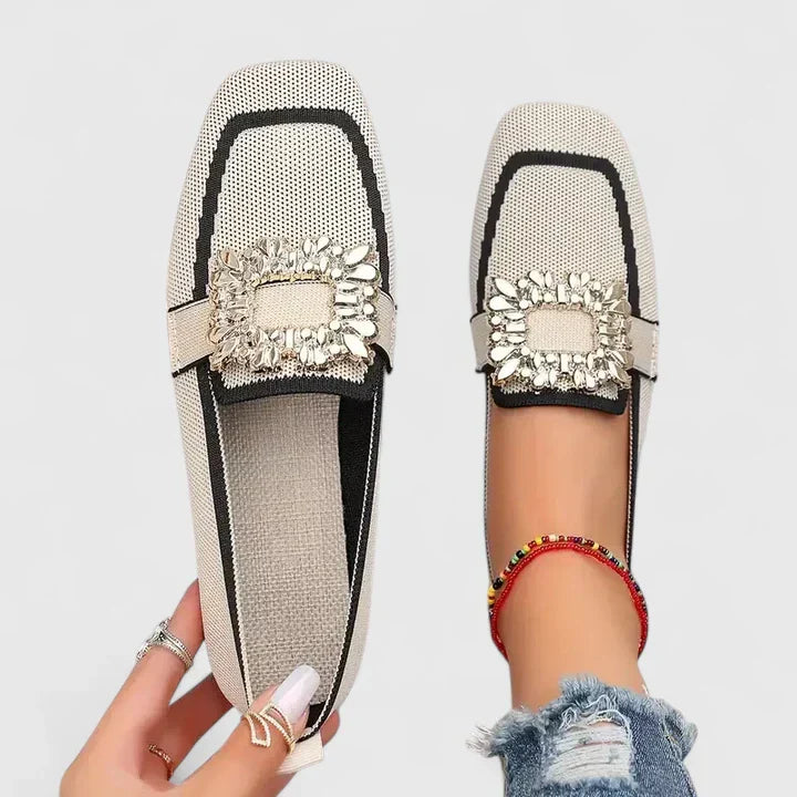 Eleganta slip-on loafers för kvinnor. Bekväma platta skor, perfekta för vardag och fritid.