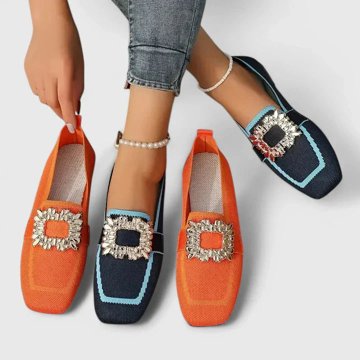 Utsmyckade casual loafers för kvinnor. Stilrena slip-on skor för daglig elegans och komfort.