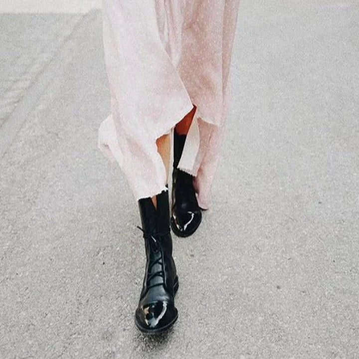 Chic brun damstövel, perfekt för fest. Elegant design som lyfter din outfit. Komfortabla vinterskor.