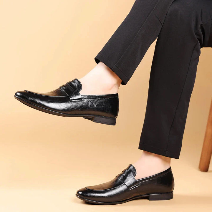 Stilfulla bruna herr loafers med fyrkantig tå, perfekt som eleganta festskor eller bekväma vardagsskor.