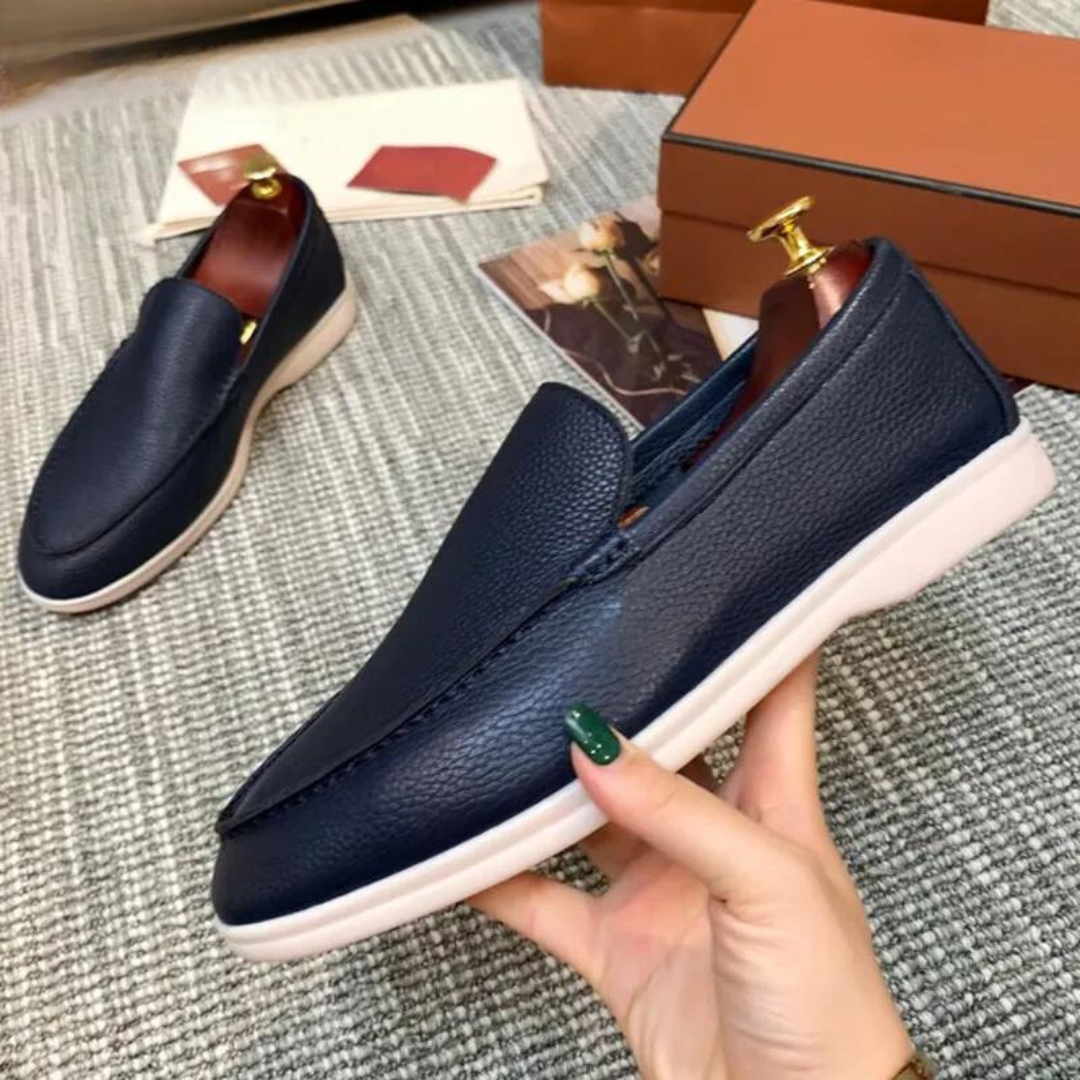 Bekväma slip-on herr loafers i tidlös design, eleganta moccasiner perfekta som vardagssko eller finsko för män.
