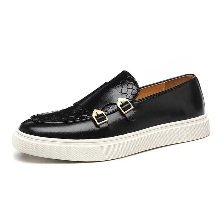 Eleganta svarta herrloafers i läder, perfekta för både formella tillfällen och stilfull vardag. Bekväma & mångsidiga skor.