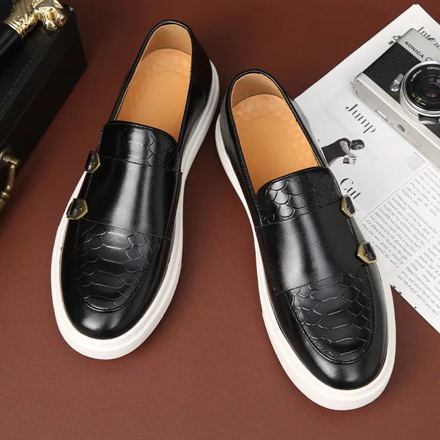 Bekväma bruna loafers för män, idealiska vardagsskor i klassisk design. Mångsidiga för herrmode, både casual och dressat.