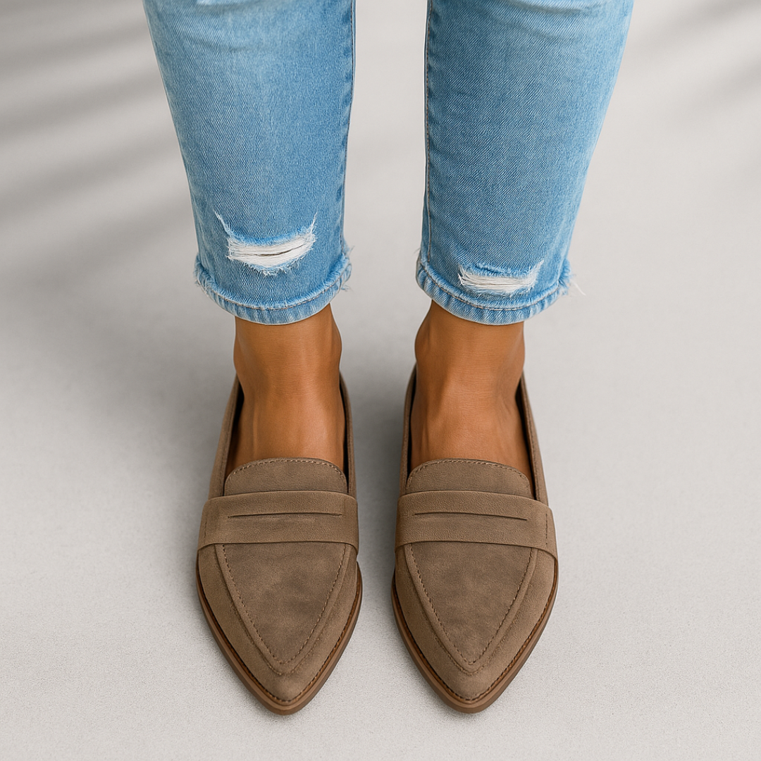 Tidlösa kvinnors loafers med minimalistisk design. Eleganta och bekväma vardagsskor för mode och fotbekvämlighet hela dagen.