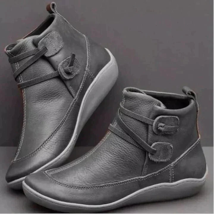 Snygga damankelboots, vattentäta vinterskor. Bekväma kängor i modern design, perfekta för vardagsbruk.