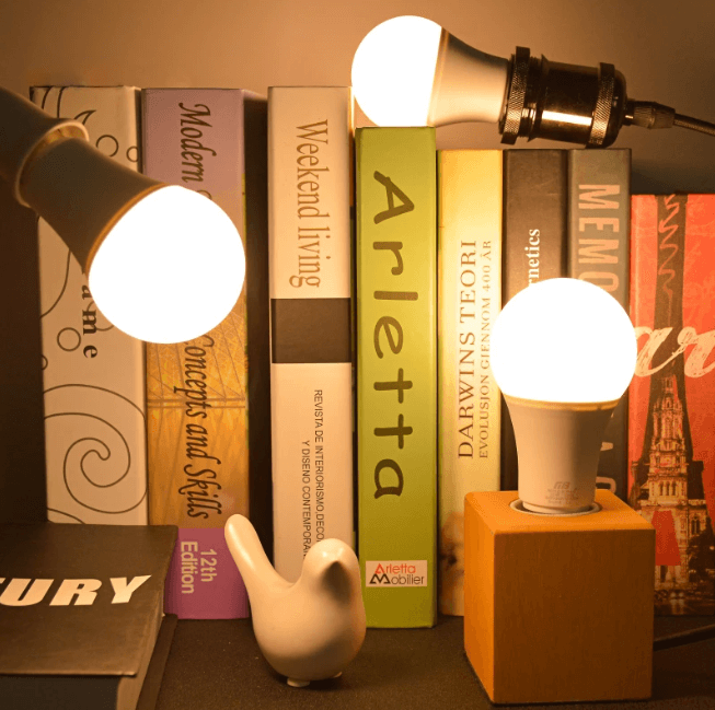 Trygg E27 LED-nödlampa som sparar energi. Idealiskt för hemmet under strömavbrott.