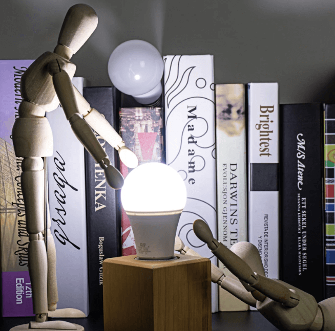 Snygg globformad E27 LED-lampa. Fungerar som nödlampa för trygg inomhusbelysning.