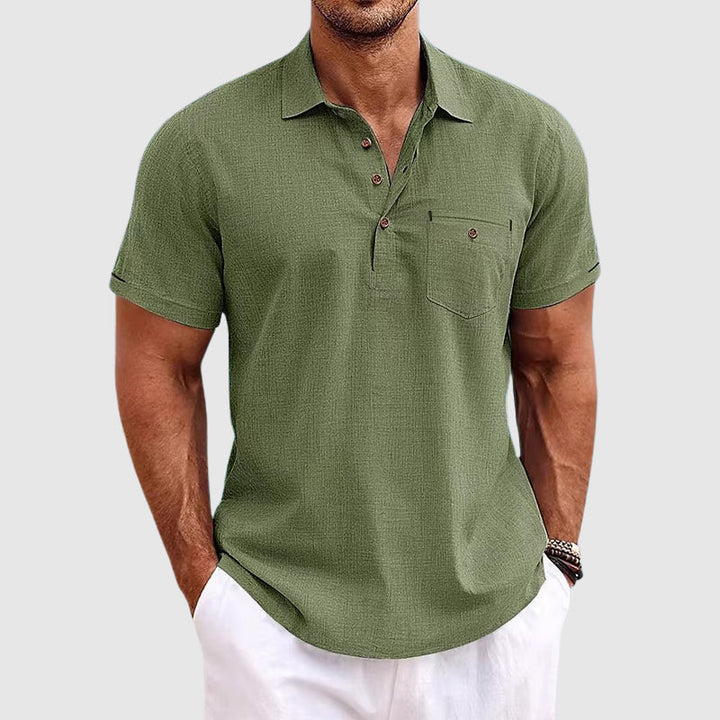 Herrpikétröja i klassisk, bekväm passform. Lätt att matcha sommarplagg för en avslappnad vardagslook.