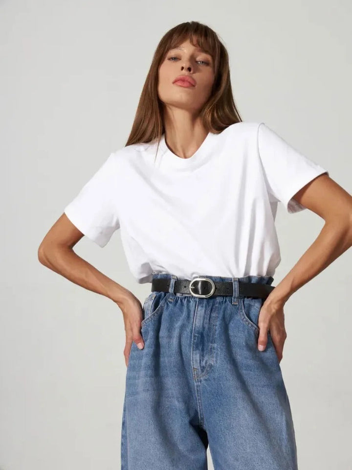 Dam t-shirt i alla storlekar, enfärgad, perfekt för en bekväm och stilren look.