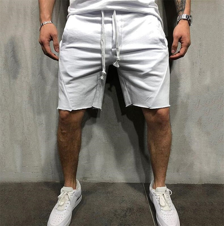 Klassiska enfärgade herrshorts, designade för komfort och ledig stil under sommaren.