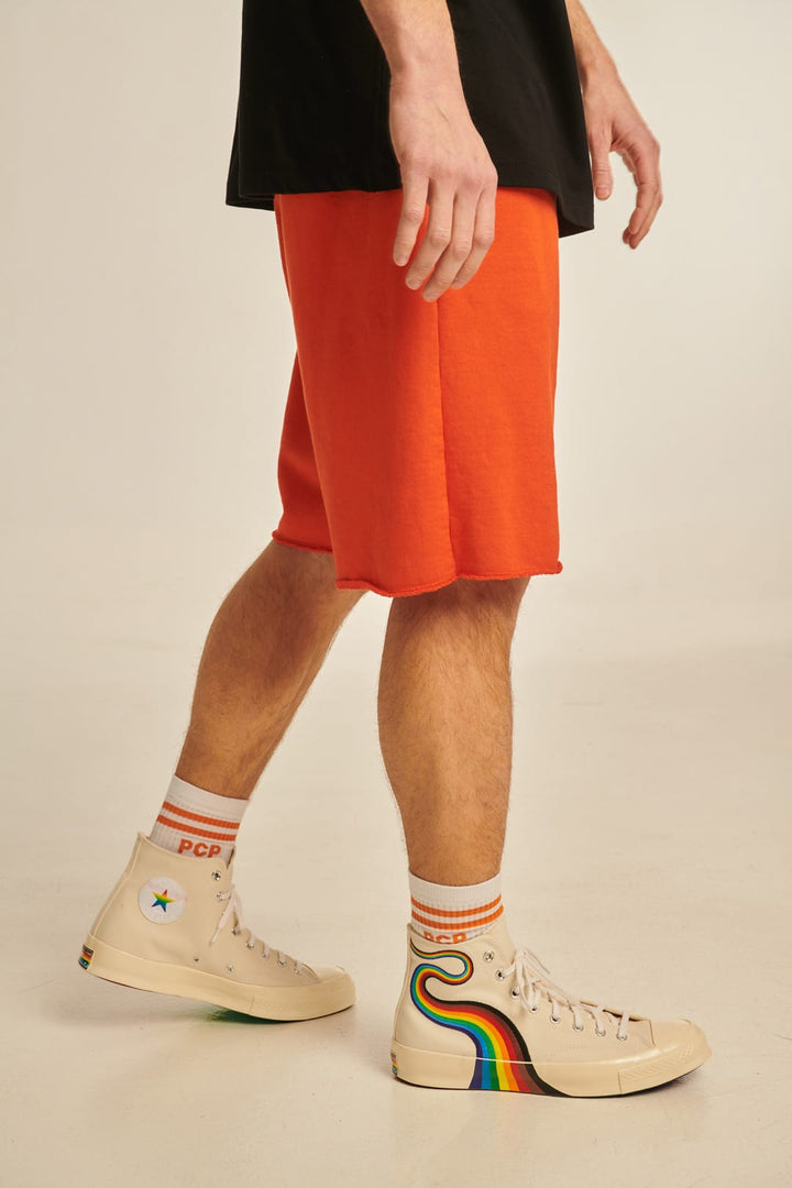 Tidlösa enfärgade herrshorts, bekväma och stilrena för sommarens vardag och äventyr.
