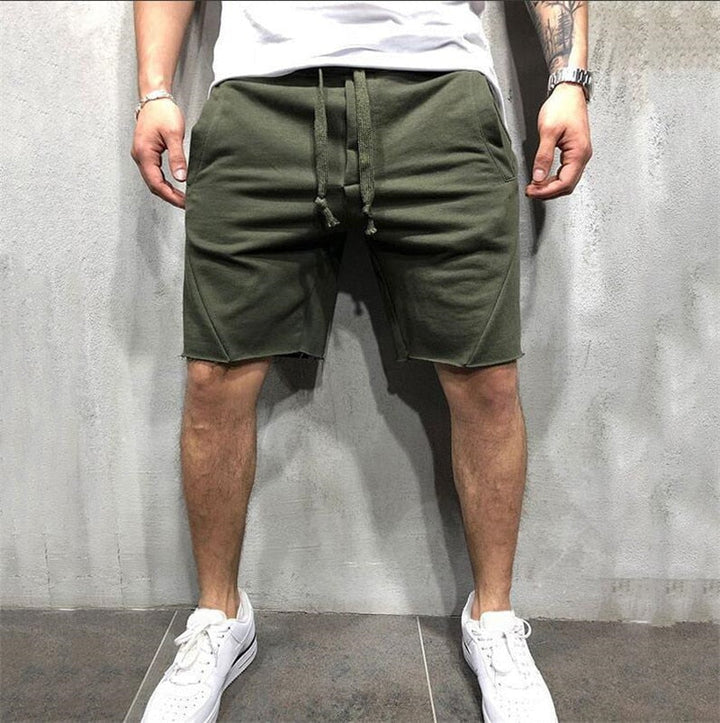 Herrshorts med fokus på komfort, enkla och enfärgade, essentiella för sommar garderoben.