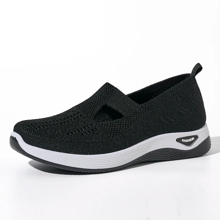 Hälpartiet på en bekväm slip-on damsneaker. Andningsbara fritidsskor, lätta vardagsskor med optimal komfort.
