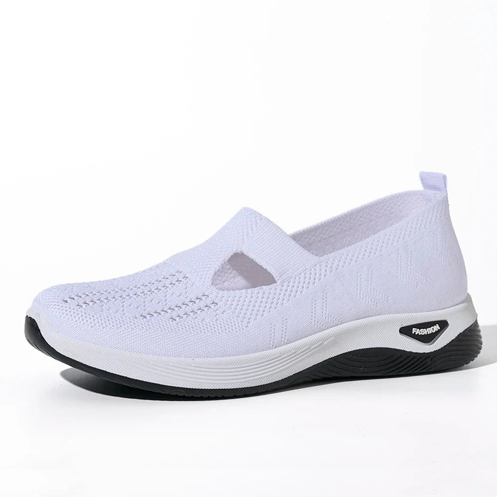 Snygga andningsbara damsneakers från vinkel. Lätta slip-on fritidsskor som ger optimal komfort i vardagen.