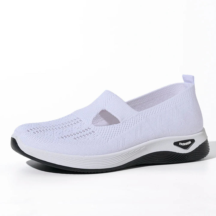 Snygga andningsbara damsneakers från vinkel. Lätta slip-on fritidsskor som ger optimal komfort i vardagen.