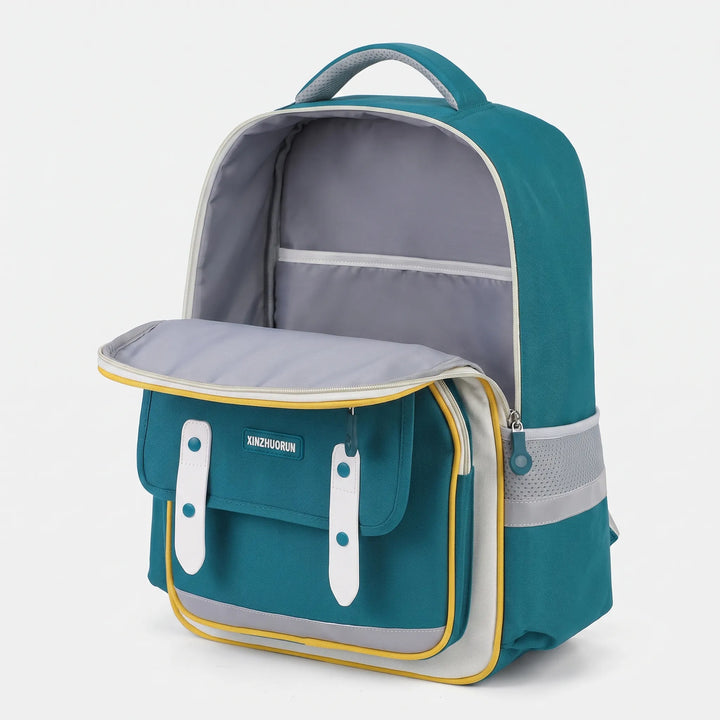 Bakre vy av ergonomisk skolryggsäck med vadderade axelremmar och ryggpanel som ger optimalt stöd.