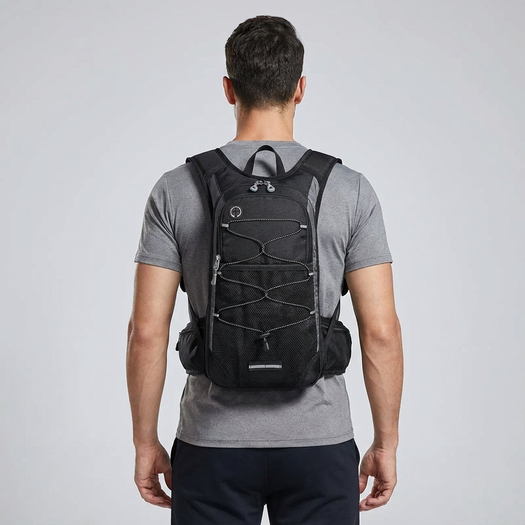 Vattentålig outdoor dagryggsäck med flera fack för organiserad packning. Perfekt för friluftsliv.