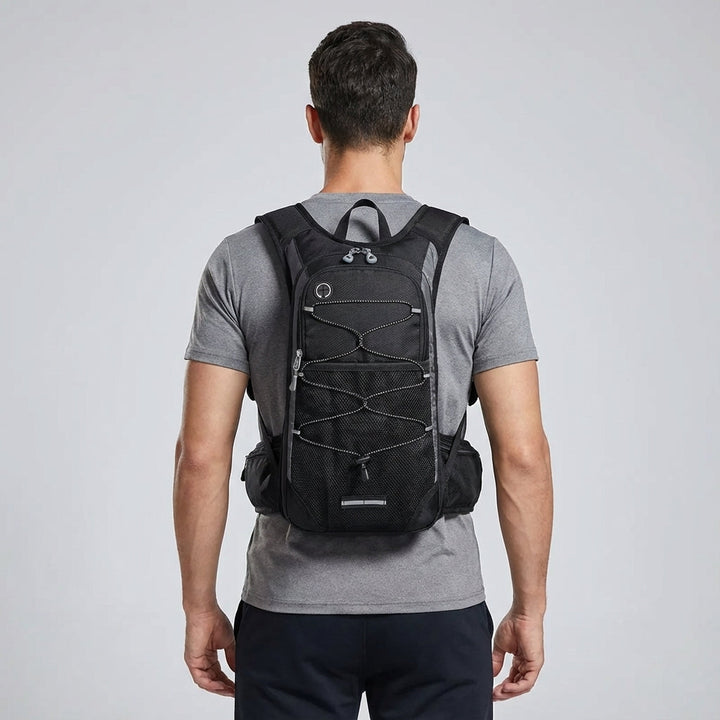 Vattentålig outdoor dagryggsäck med flera fack för organiserad packning. Perfekt för friluftsliv.