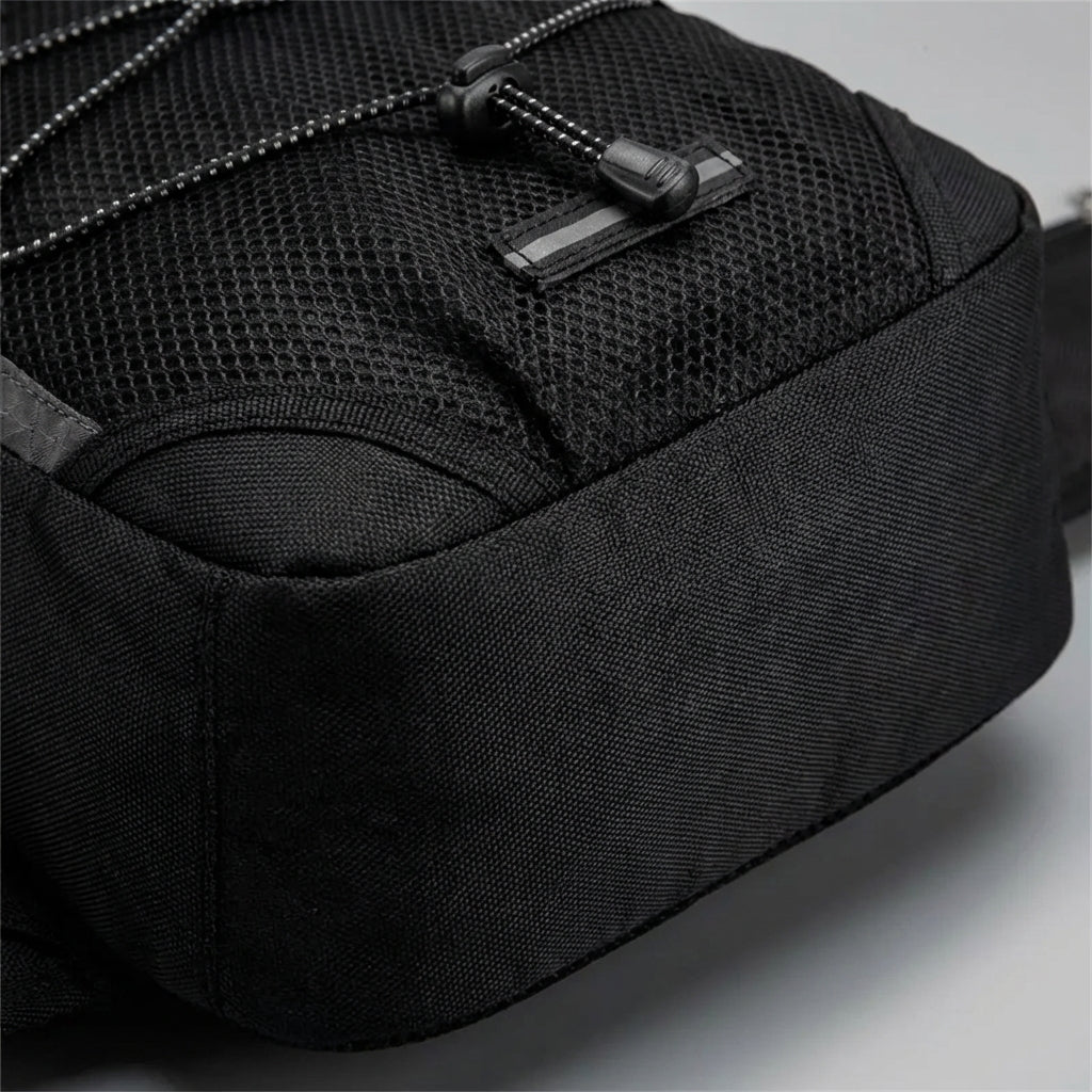Robust vandringsryggsäck, ergonomisk design för komfort under långa turer. Hållbar för alla outdooräventyr.
